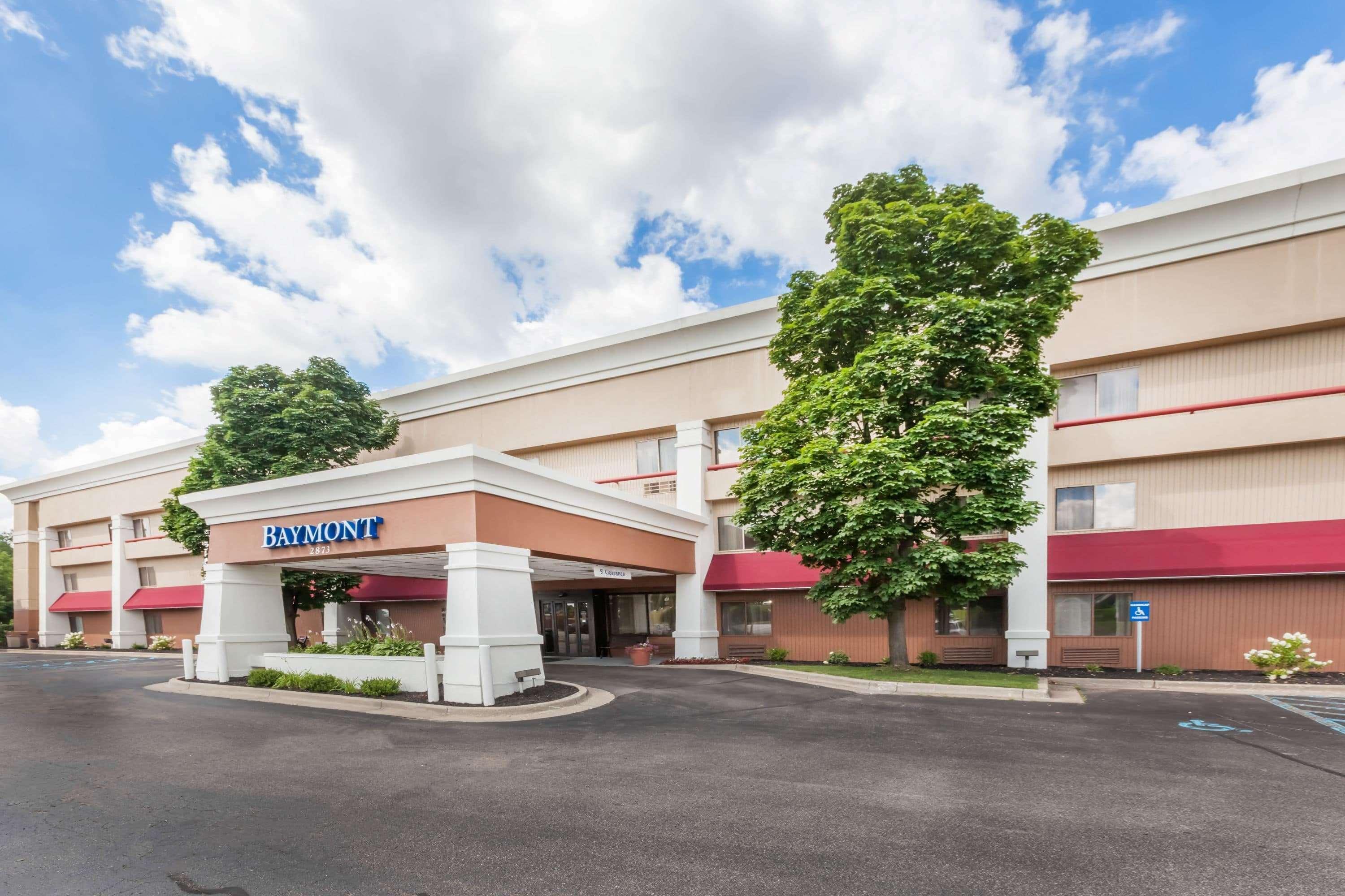 Baymont By Wyndham Grand Rapids Airport Hotel Cascade Exterior photo