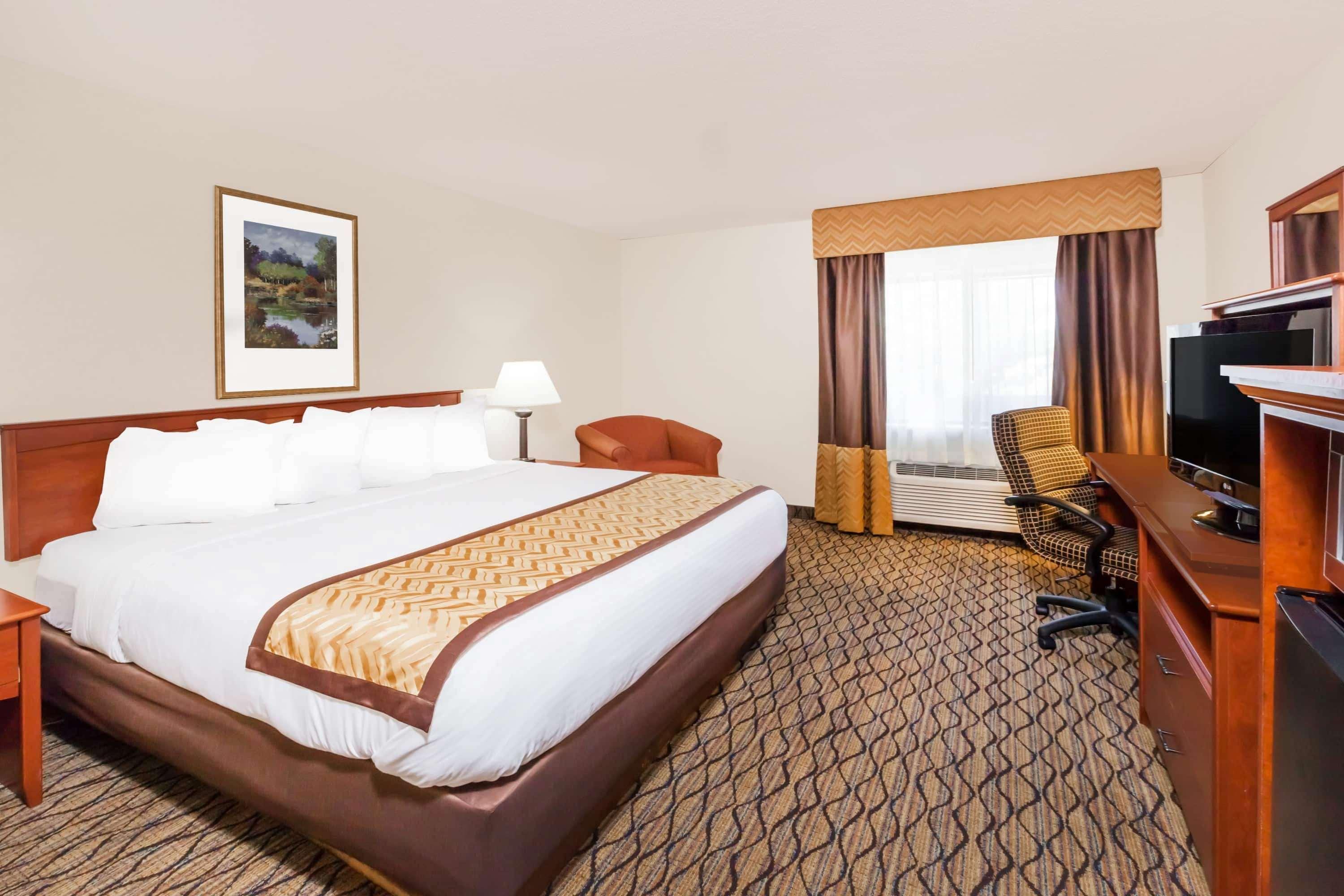 Baymont By Wyndham Grand Rapids Airport Hotel Cascade Exterior photo