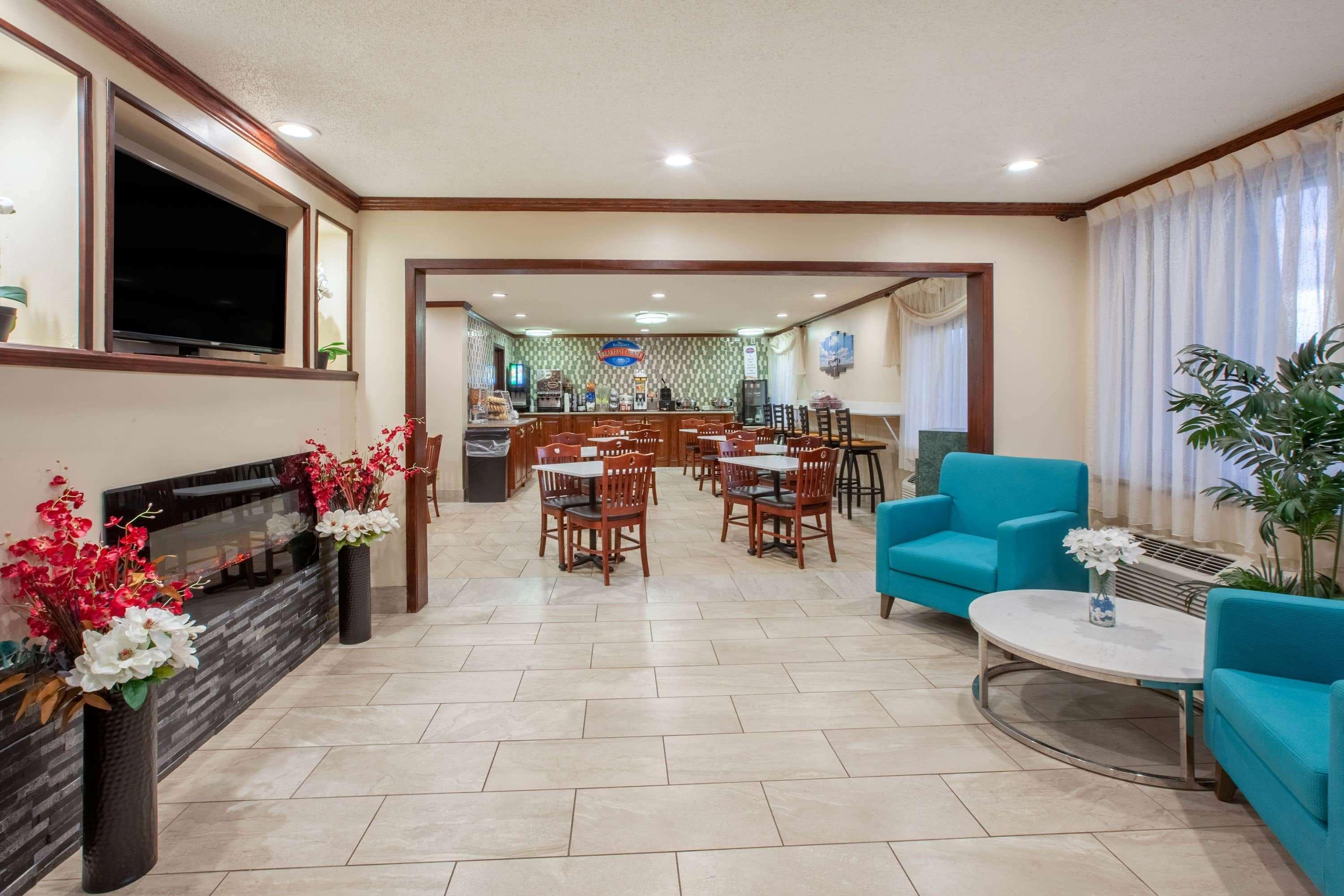 Baymont By Wyndham Grand Rapids Airport Hotel Cascade Exterior photo
